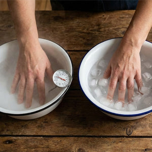 Soigner ses mains grâce au Bain Écossais : Le Guide Pratique